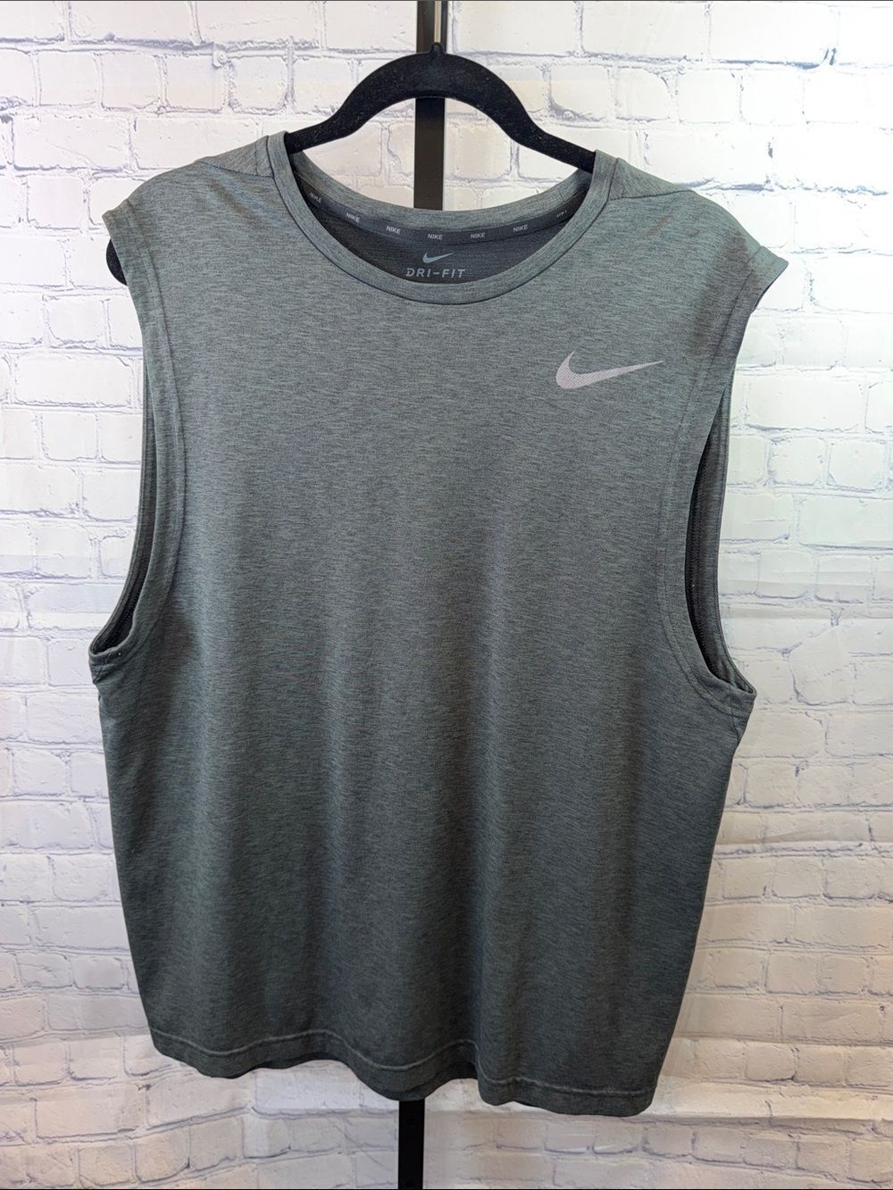 Nike Men's Sleeveless Dri-FIT Tank Top - Grey